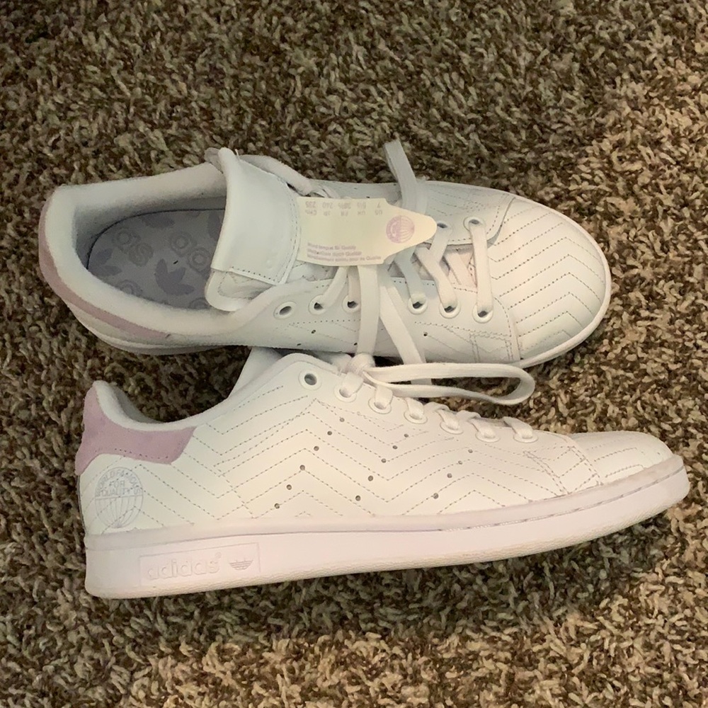 Women’s Adidas Stan Smith zig-zag stitch